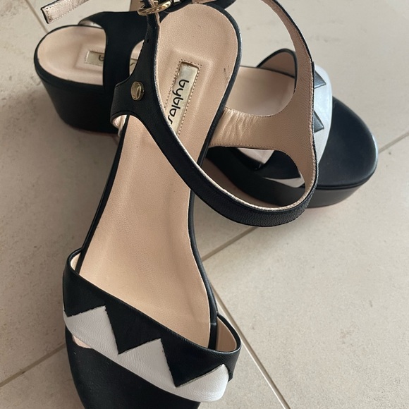 BYBLOS Women’s rare! Black and white Italian platforms with ankle strap size 6 - Picture 4 of 7